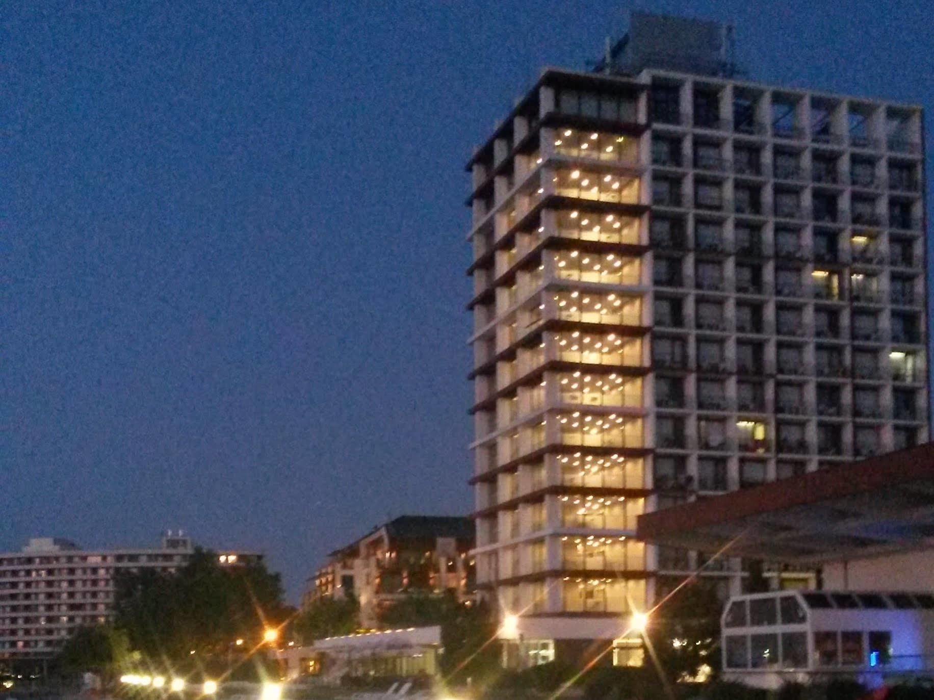 Hotel Europa Siófok Exteriör bild